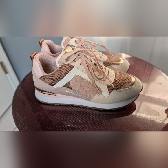 New Michael Kors Wilma Suede and Logo Trainer Size 7 Soft Pink - Picture 2 of 8